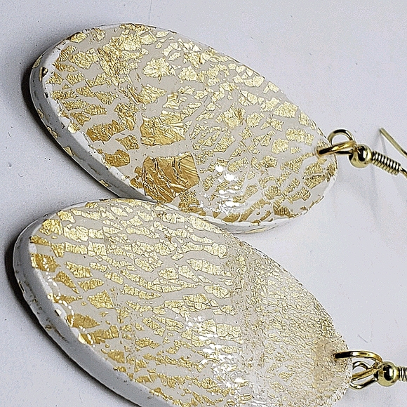 Resin sealed clay earrings - Picture 5 of 7